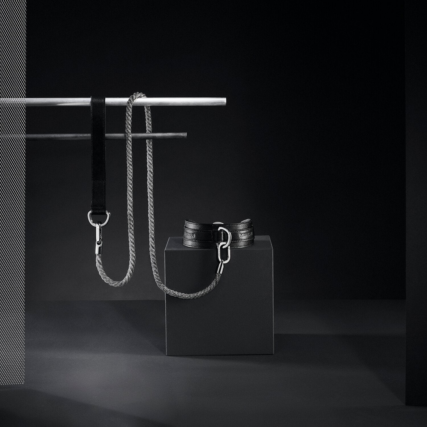 Luxury dog leash handle in black Saffiano leather with Palladium